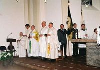 Die Sch&uuml;tzen waren beim Festgottesdienst mit Kardinal Mei&szlig;ner zum 100. Geburtstag der St. Servatiuskirche dabei